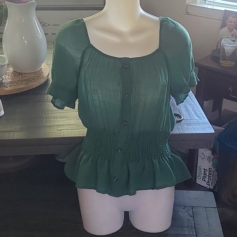 NWOT Crescent & Willough Green puff Sleeve blouse Size L